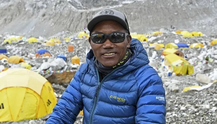 Alpinista nepalês Kami Rita Sherpa no Mont Everest