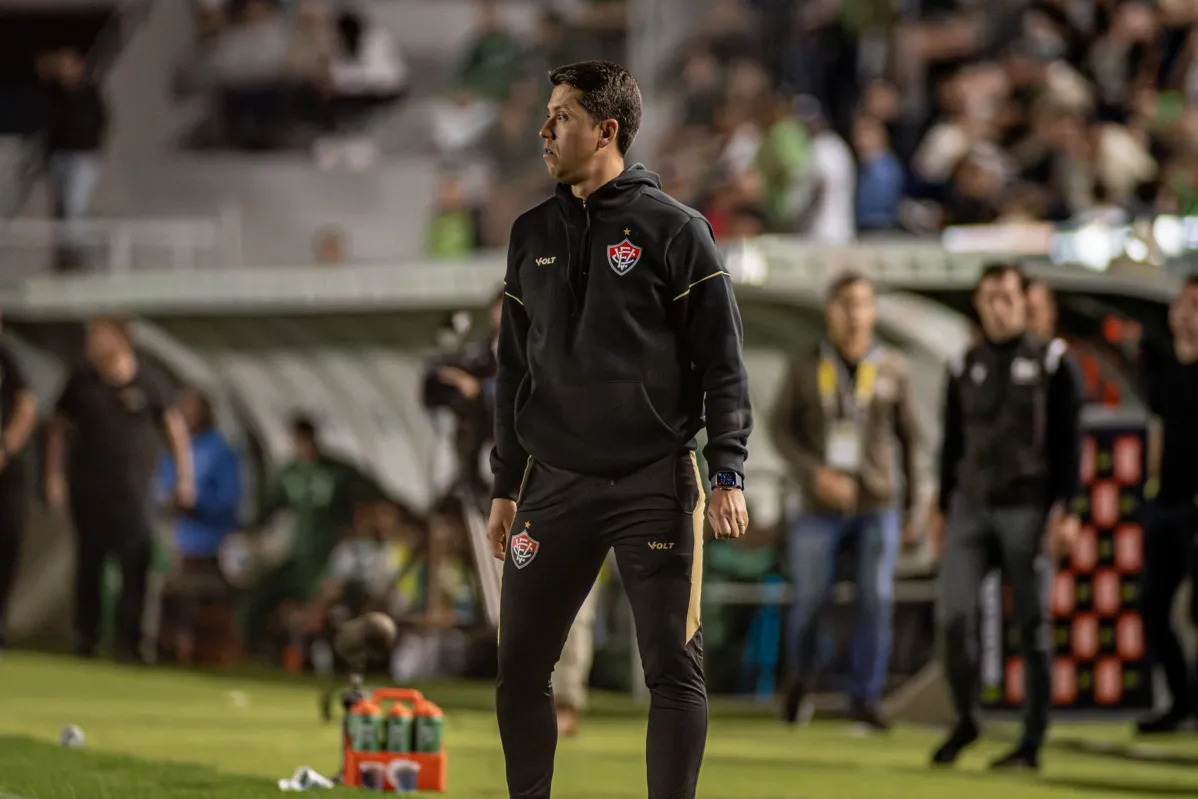 Thiago Carpini chegou ao quarto jogo no comando do Vitória