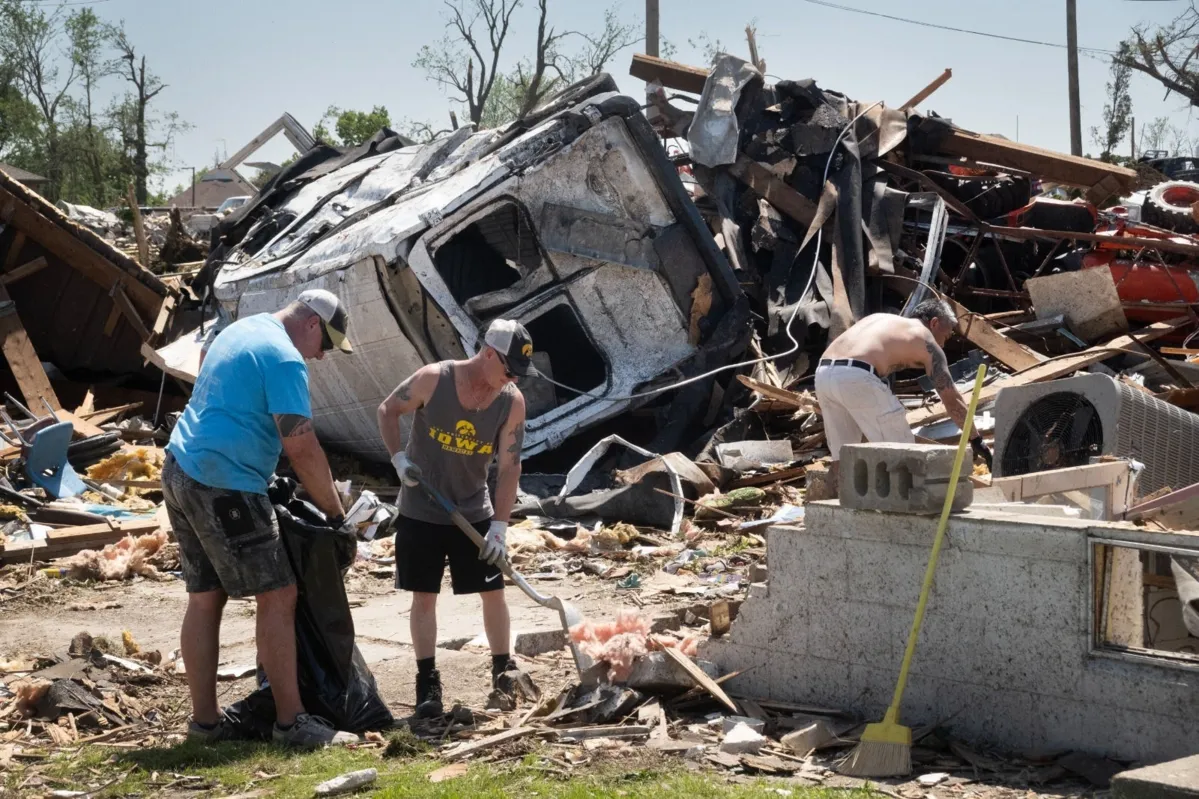 Serviço Meteorológico Nacional dos Estados Unidos (NWS) contabilizou 25 tornados no sábado