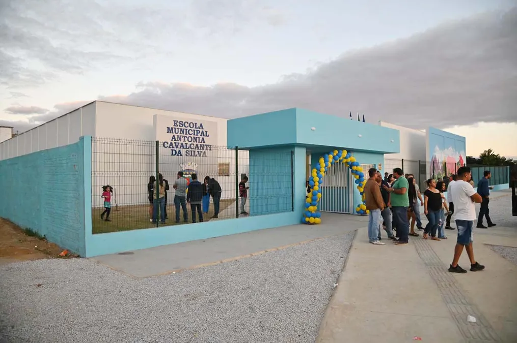 Vitória da Conquista inaugura maior escola da rede municipal