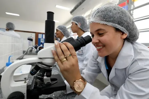 A matrícula dos contemplados deverá ser efetuada presencialmente