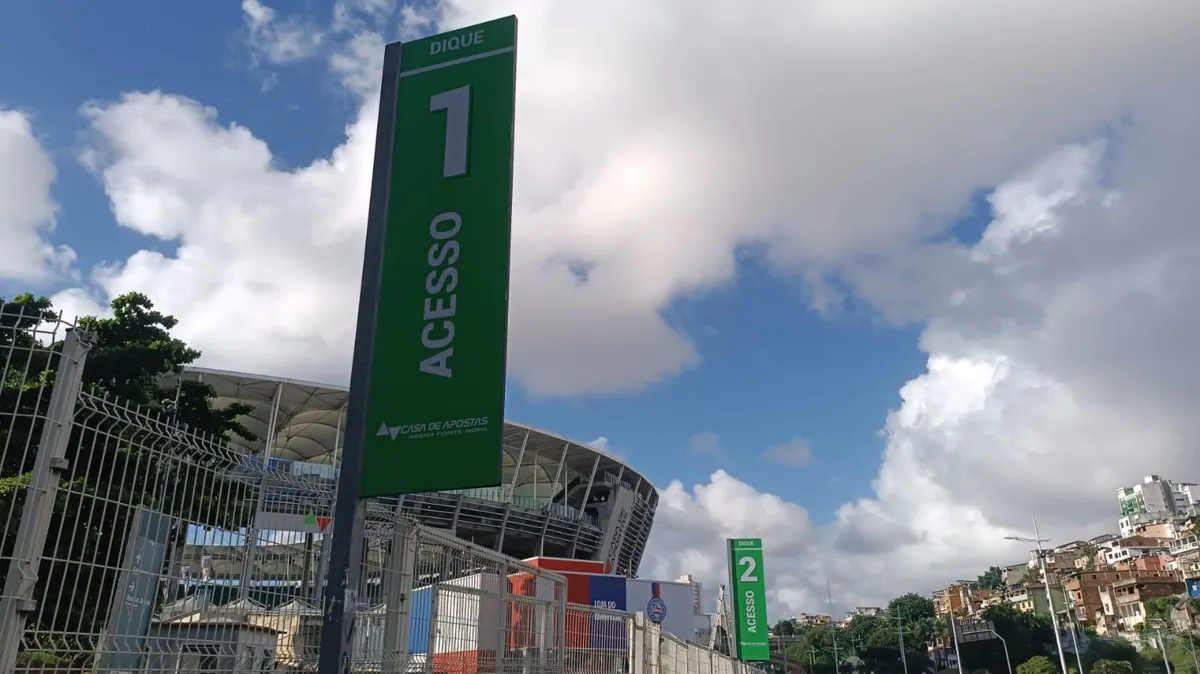 Entradas da Arena Fonte Nova seão sinalizadas com letras e cores