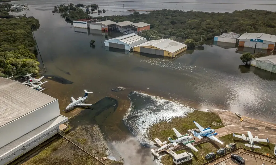 Há 30 dias as operações aeroportuárias foram suspensas por tempo indeterminado