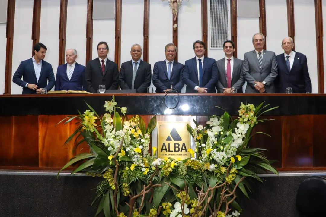 A homenagem, que aconteceu no Plenário Orlando Spinola, foi iniciativa do deputado Niltinho (PP)