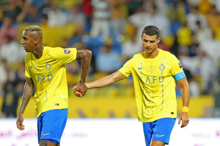 Talisca e Cristiano Ronaldo