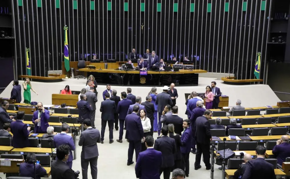Ao todo, 480 parlamentares deram quórum na sessão
