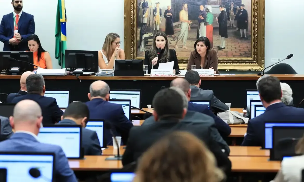 Deputados contrários à PEC alegaram que a matéria é inconstitucional e um retrocesso