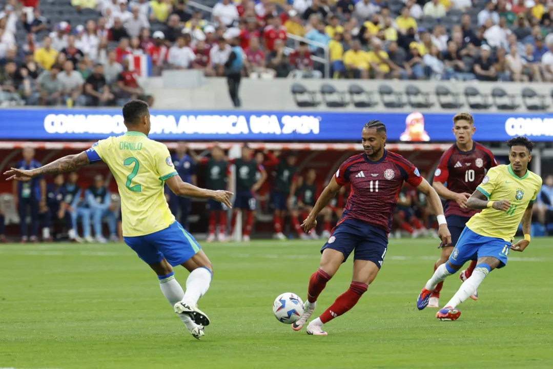 Capitão da seleção, danilo se envolveu em discussão após o jogo