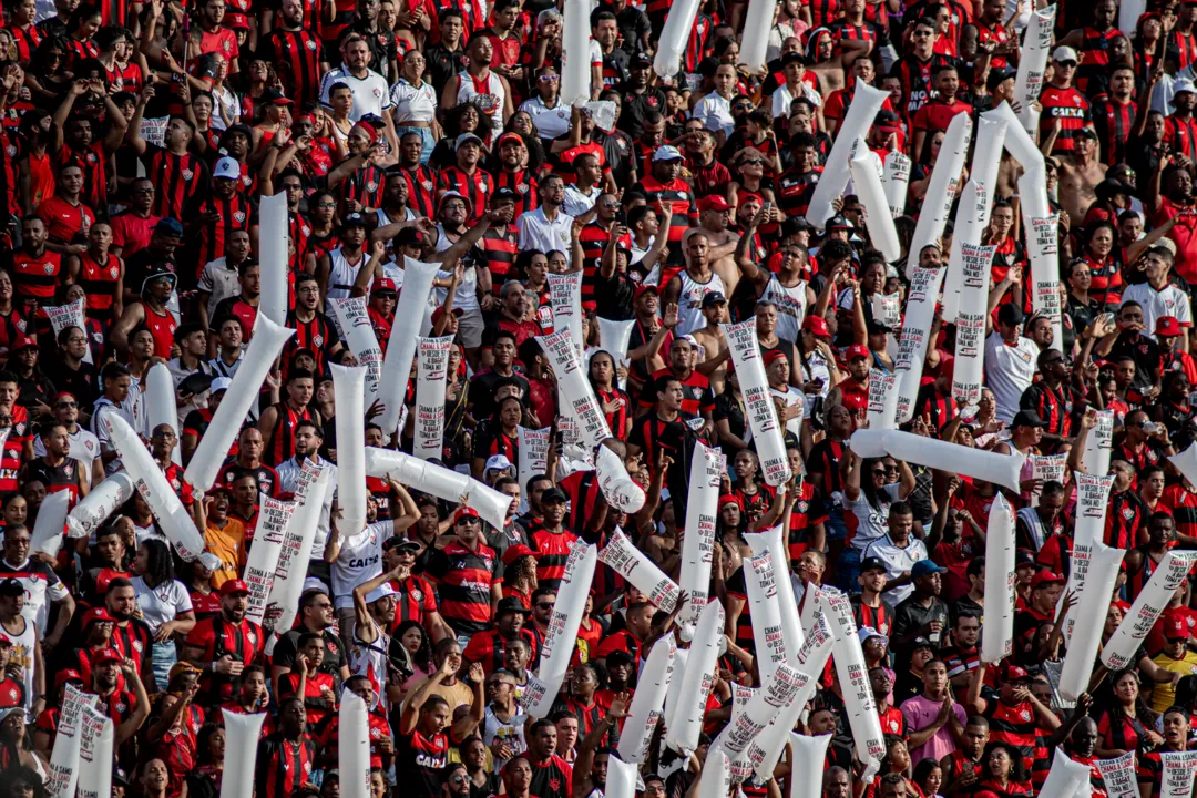 Torcida do Vitória na partida contra o Bahia