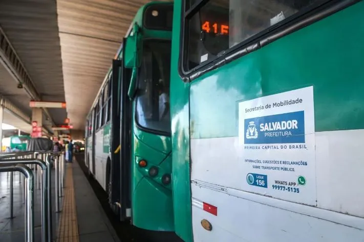 Ônibus foram desviados para o final de linha do bairro.