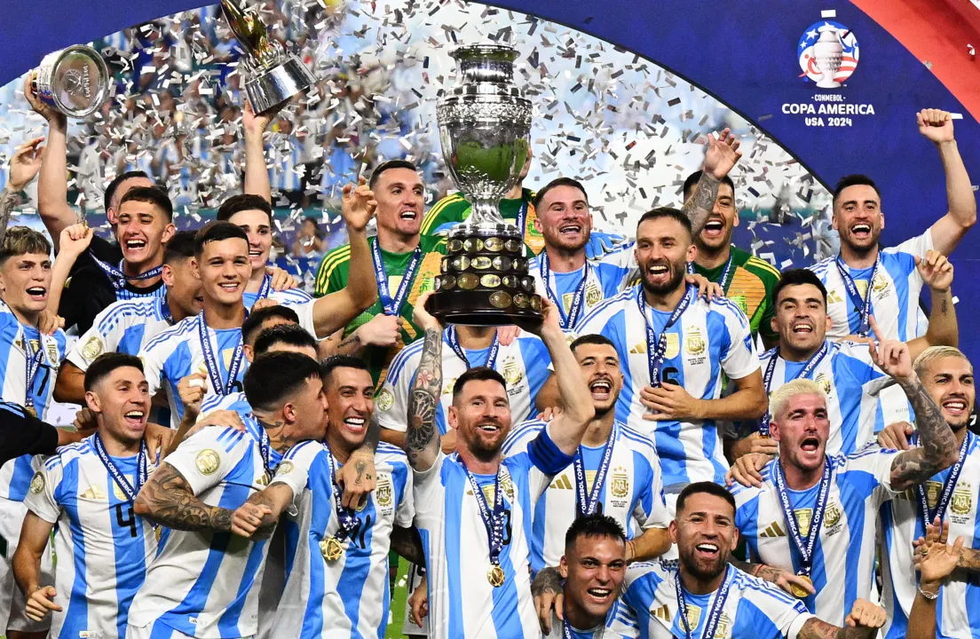 Argentina levantando taça da Copa América