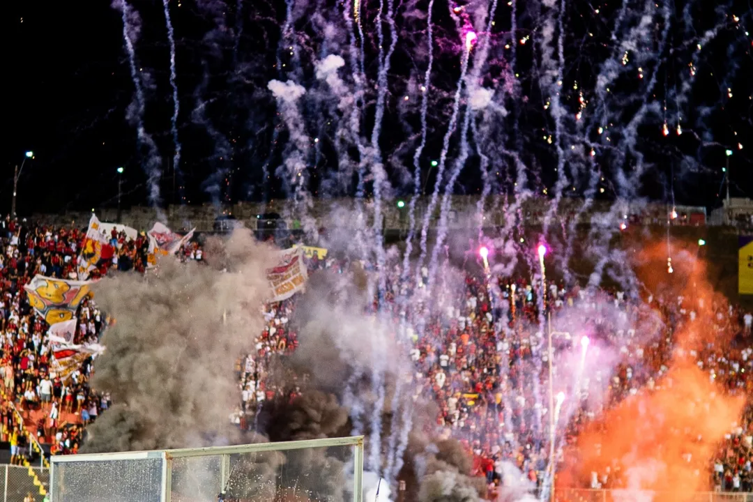 Torcida do Vitória faz a festa no Barradão