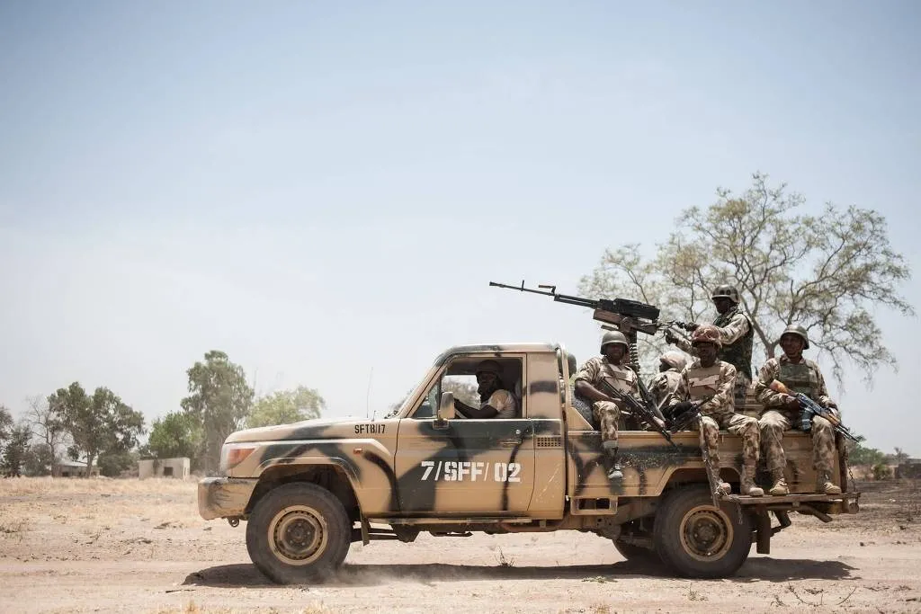 Soldados do Exército da Nigéria na Escola Secundária Feminina do Governo de Chibok, no estado de Borno, em 2016
