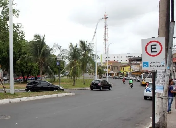 A Dorival tem grande relevância no corredor de transporte coletivo e possui um forte comércio de serviços em quase a totalidade de sua extensão