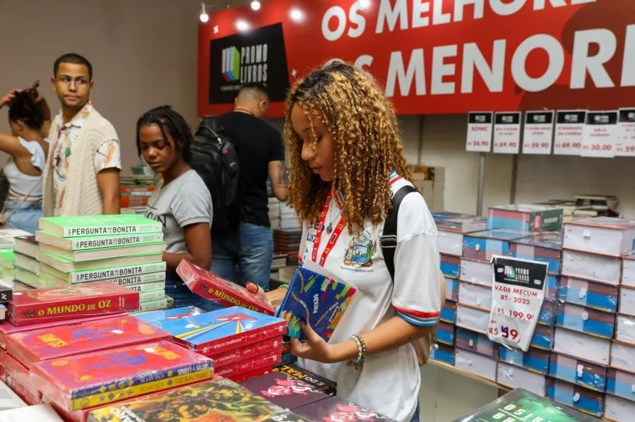 Imagem ilustrativa da imagem BA: Secretaria da Educação oferta à rede estadual milhares de livros