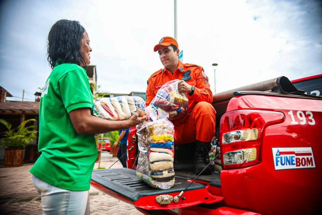 Bahia Sem Fome distribui alimentos para catadores de material reciclável.