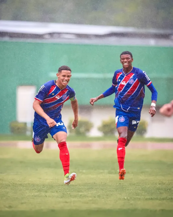 Centroavante Tiago anotou o gol do título do Esquadrão