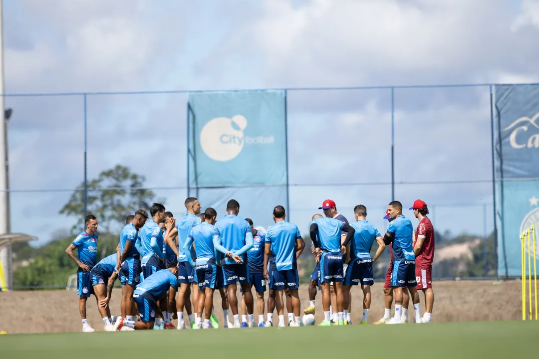 Elenco tricolor no último treino antes da partida