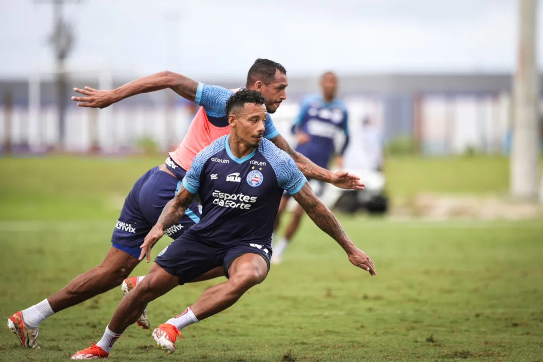 Bahia durante sessão de treinamento no CT Evaristo de Macedo