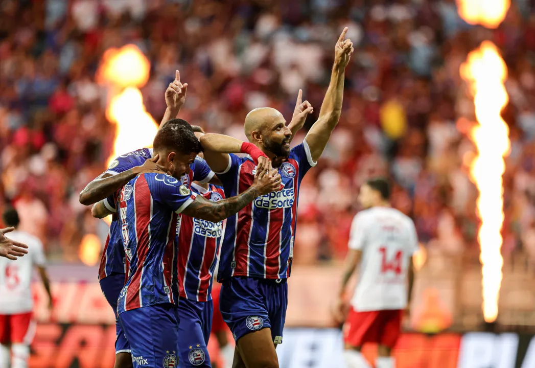 Thaciano comemora gol sobre o Red Bull Bragantino