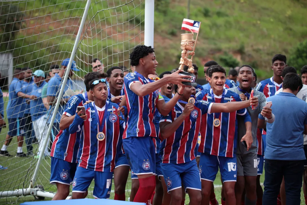 Pivetes de Aço celebram título da Copa Metropolitana