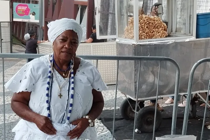 Iracema Aragão, de 65 anos, trabalhava como baiana no Barradão há mais de 30 anos