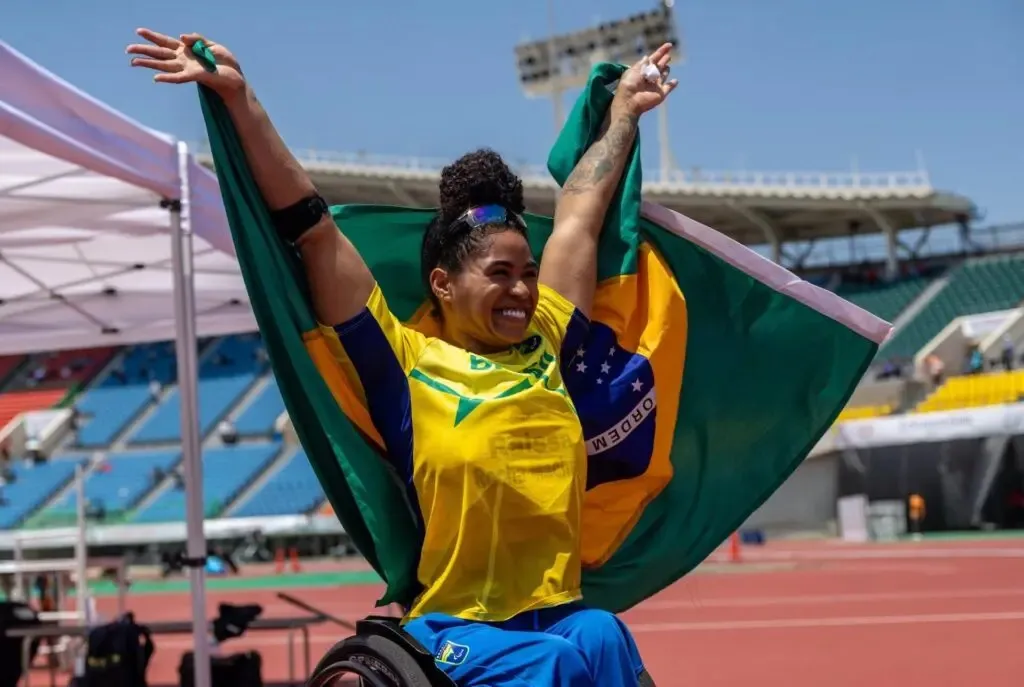 Baiana comemora mnedalha de ouro no Mundial Paralímpico