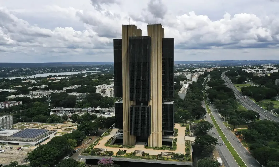 O adiamento ocorreu na Comissão de Constituição e Justiça (CCJ) da Casa nesta quarta-feira, 10