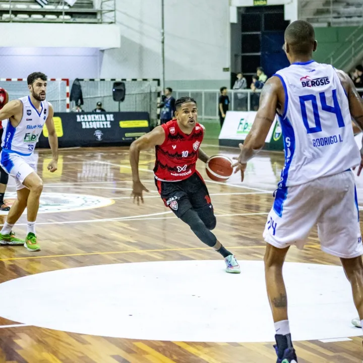 Basquete colossal foi derrotado pelo Santos e está fora da fase final do Brasileiro