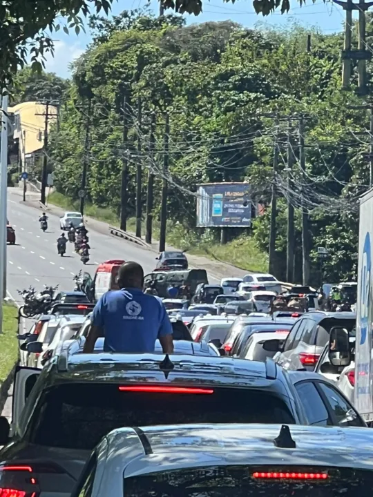 Trânsito ficou congestionado na Av. Paralela