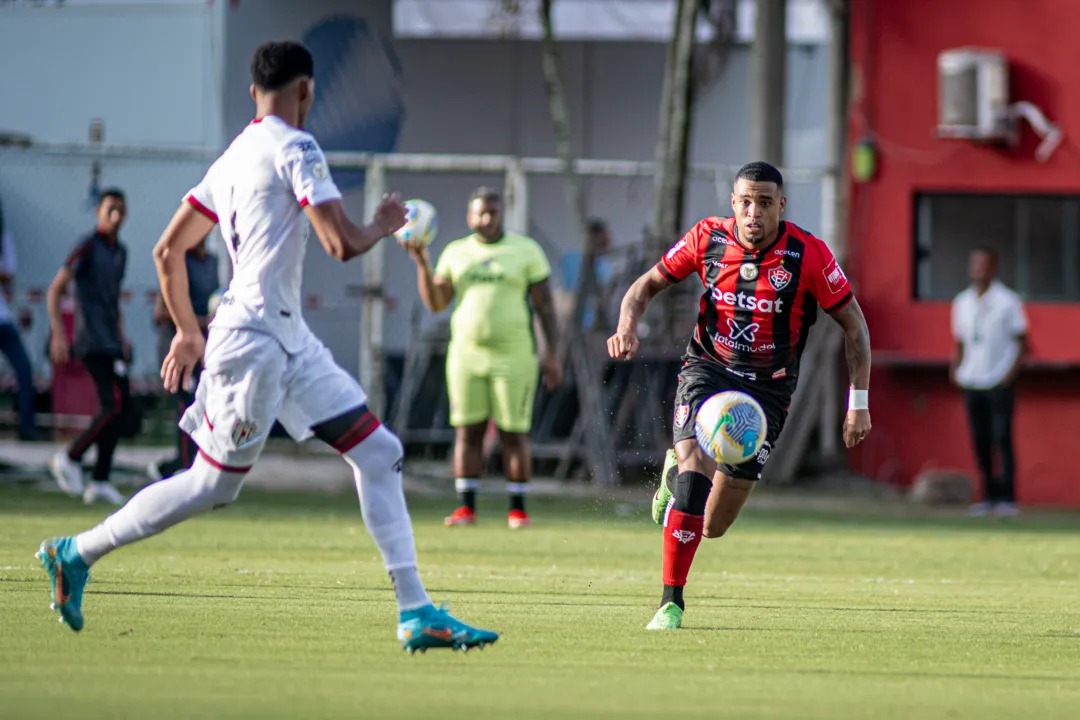 Alerrandro em partida contra o Atlético Goianiense