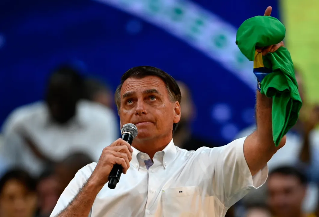 Bolsonaro sobe o tom nas críticas a Lula