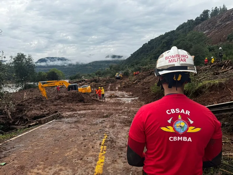Bombeiros seguem nas buscas aos desaparecidos no município de Bento Gonçalves