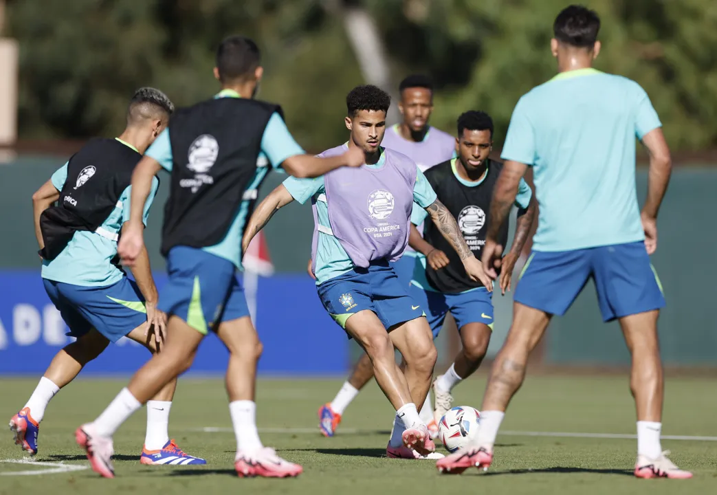 João Gomes tem se destacado no meio de campo