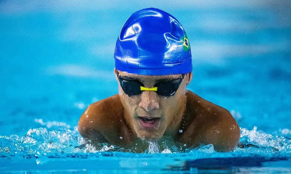 Brasil chega à Paris com 37 atletas na natação