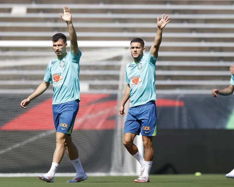 Gabriel Martinelli e Yan Couto serão titulares da Seleção contra o México