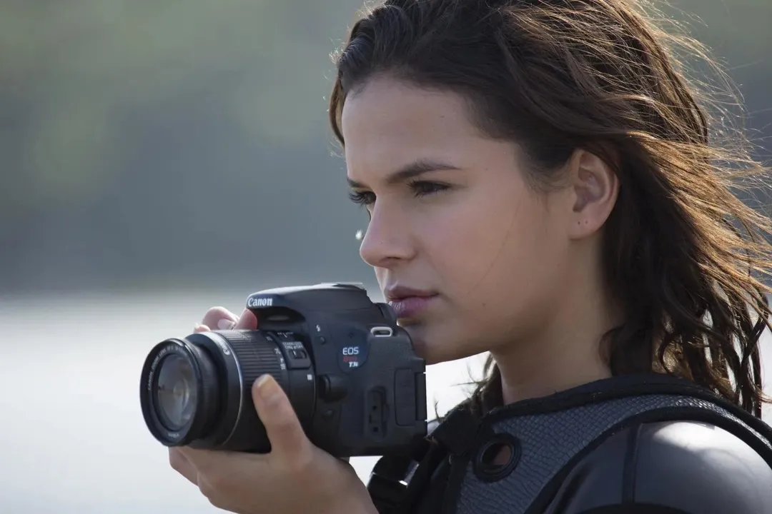 Bruna Marquezine em cena de "Vou Nadar até Você"