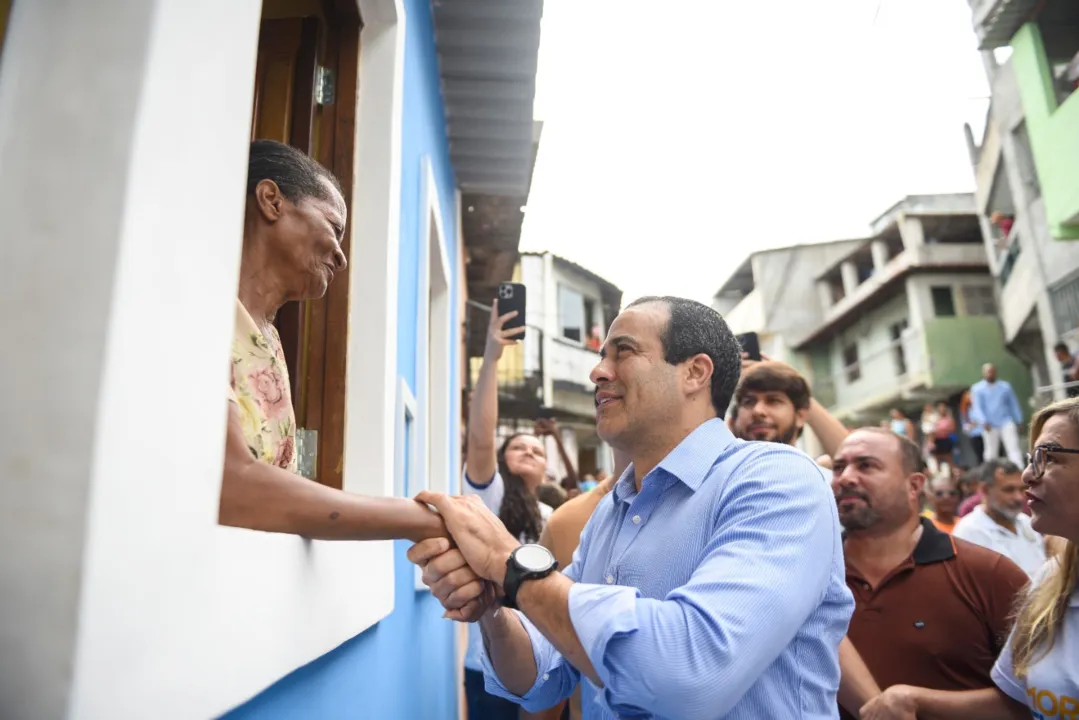 Bruno Reis foi a Praia Grande para entregar novas casas reformadas pelo Morar Melhor