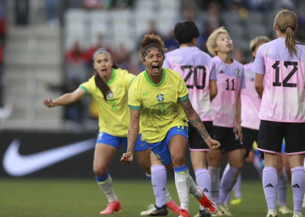 Seleção Brasileira em partida contra o Japão