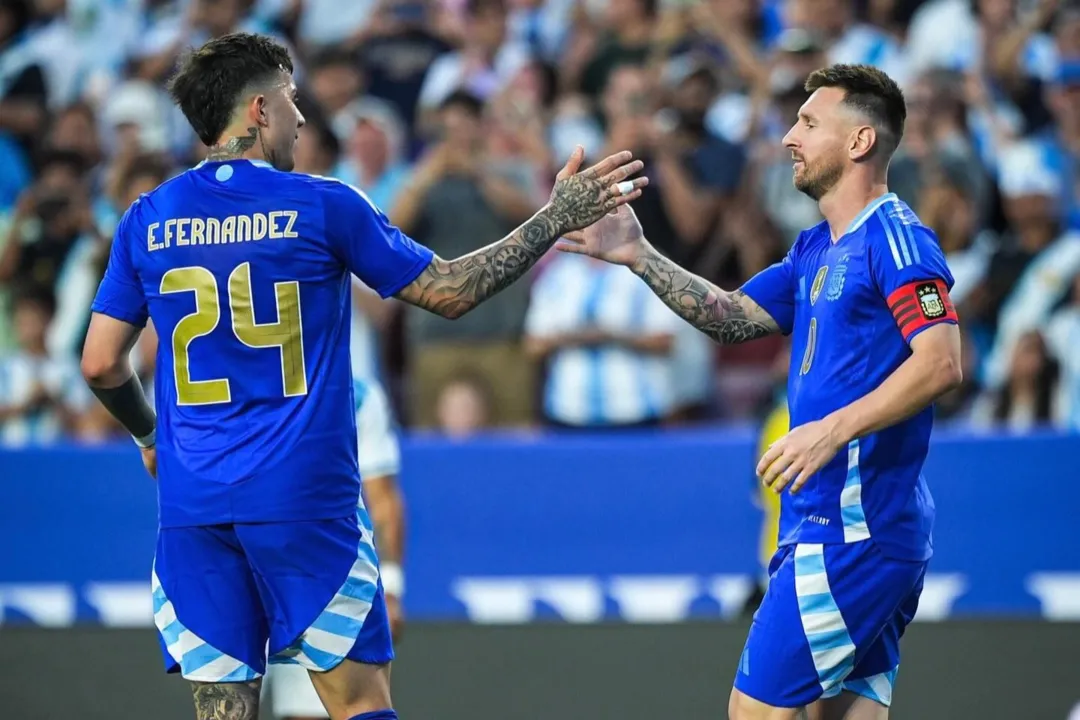 Enzo Fernandez é companheiro de Lionel Messi na seleção argentina