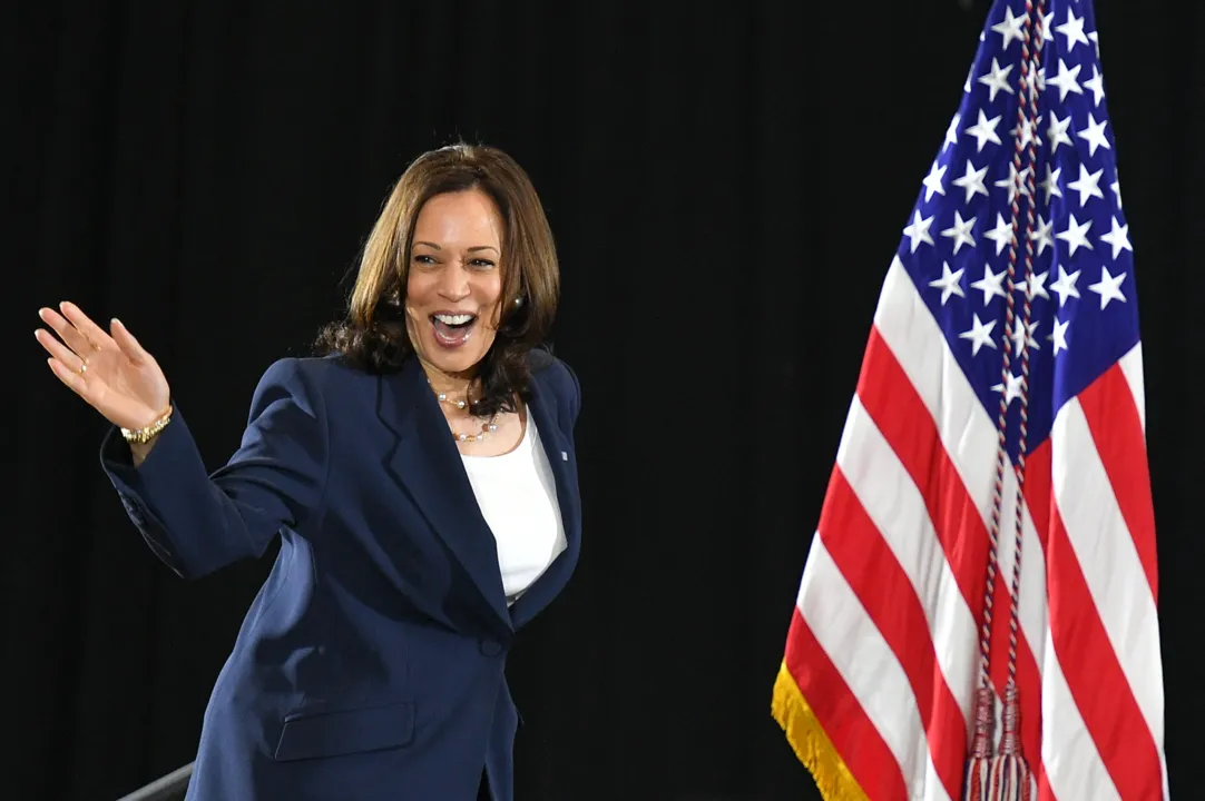 Kamala Harris deve assumir candidatura após desistência de Joe Biden