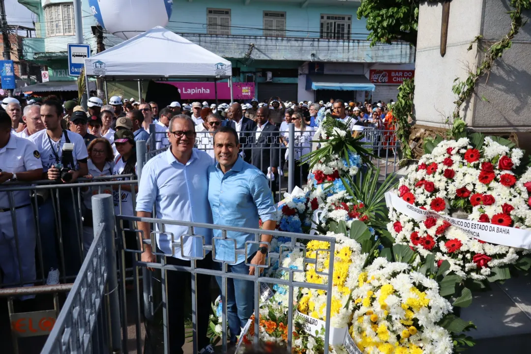 Carlos Muniz esteve ao lado de Bruno Reis na abertura da programação cívica na Lapinha