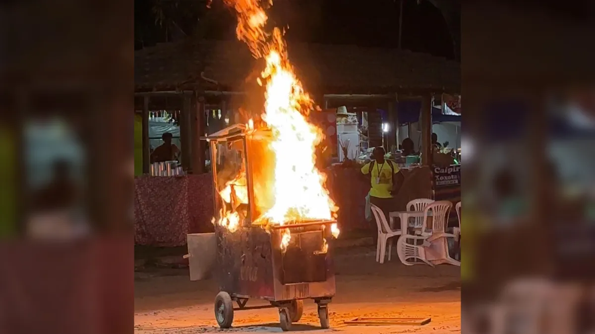 Imagem ilustrativa da imagem Carrinho de pipoca pega fogo no Parque e ambulante lamenta: "prejuízo"