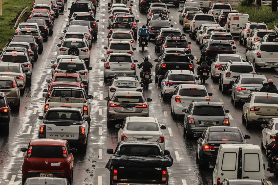 Trânsito se intensificou, principalmente, nas principais vias da cidade