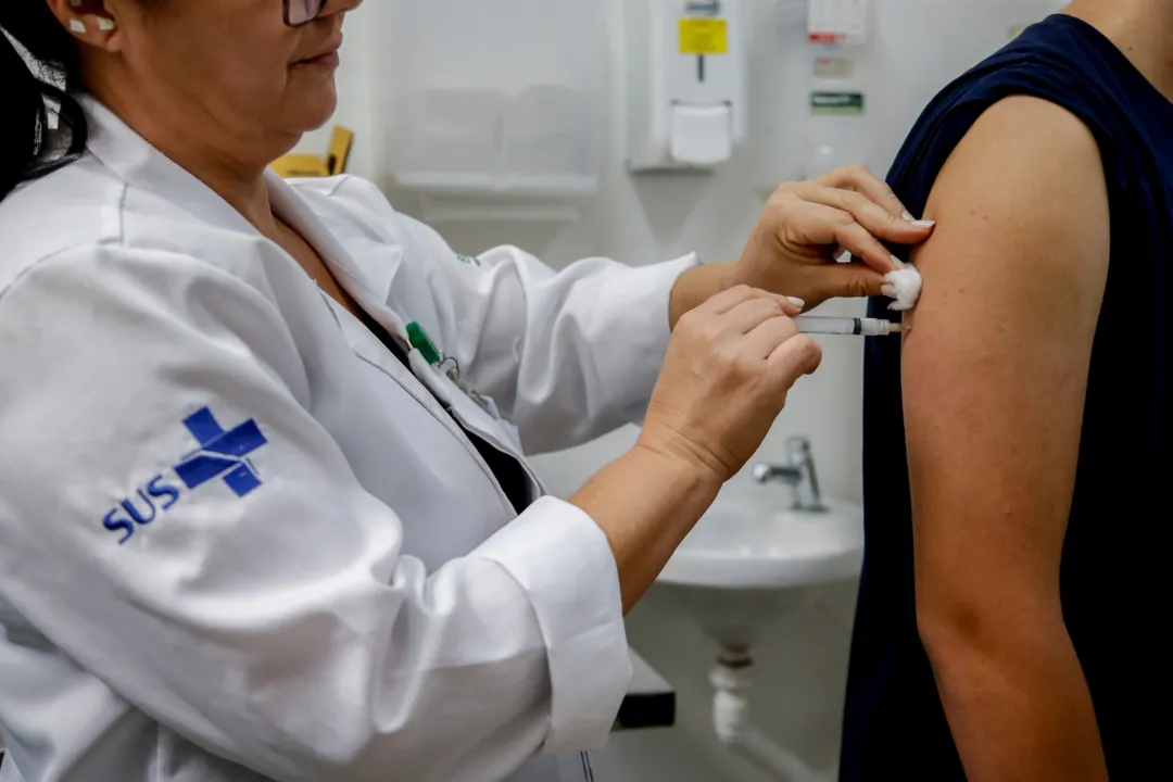 Pessoas de 04 a 59 anos poderão se vacinar com os imunizantes