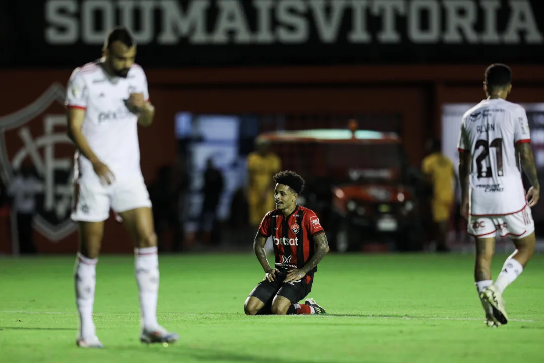 Matheusinho fez bom jogo, mas não conseguiu evitar derrota do Vitória