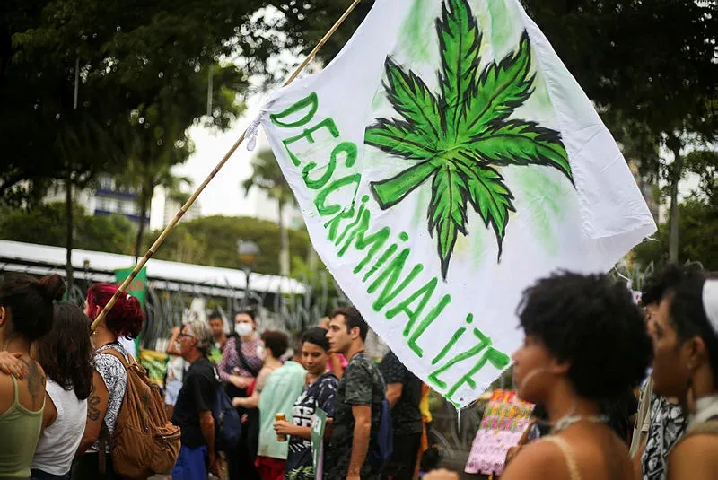 Imagem ilustrativa da imagem Com 5 votos pela descriminalização da maconha, STF volta a julgar tema