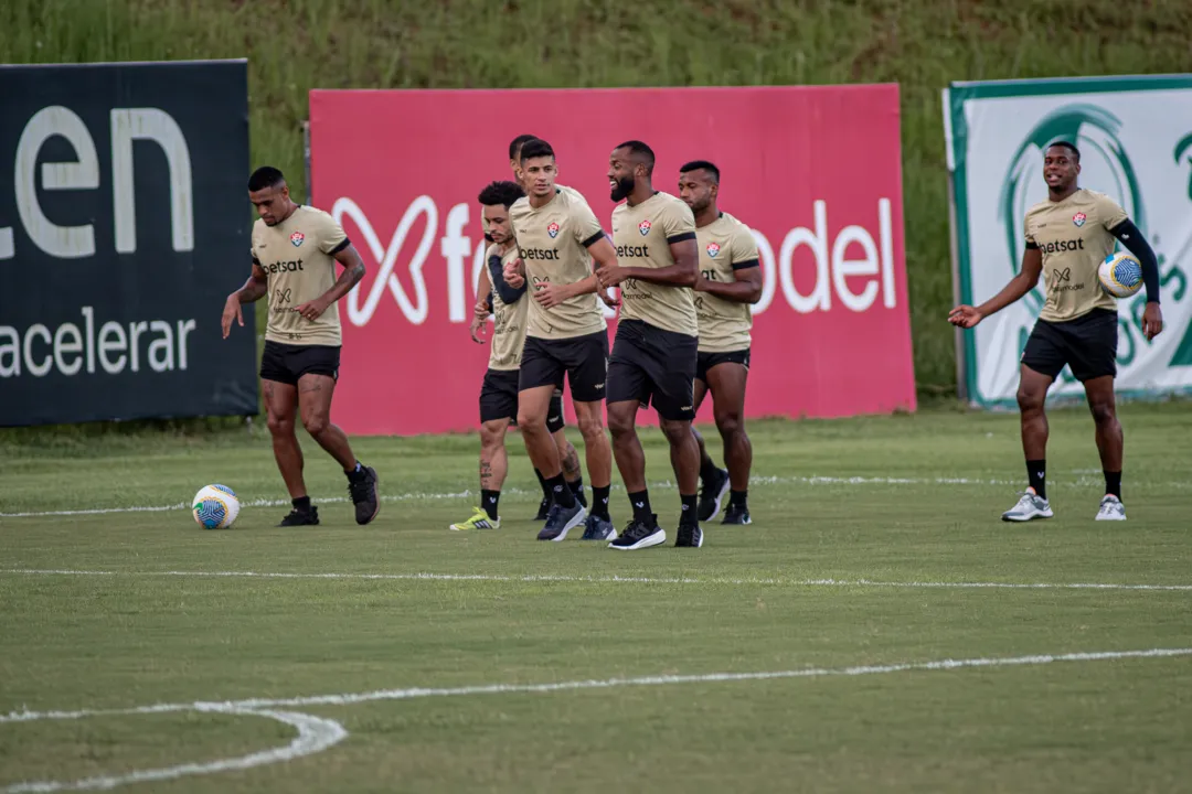 Elenco realiza primeira atividade após a demissão de Léo Condé