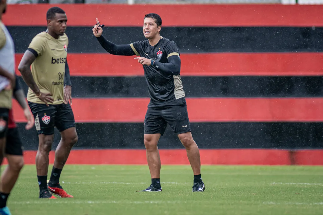 Técnico Thiago Carpini promoveu um treino tático final na Toca