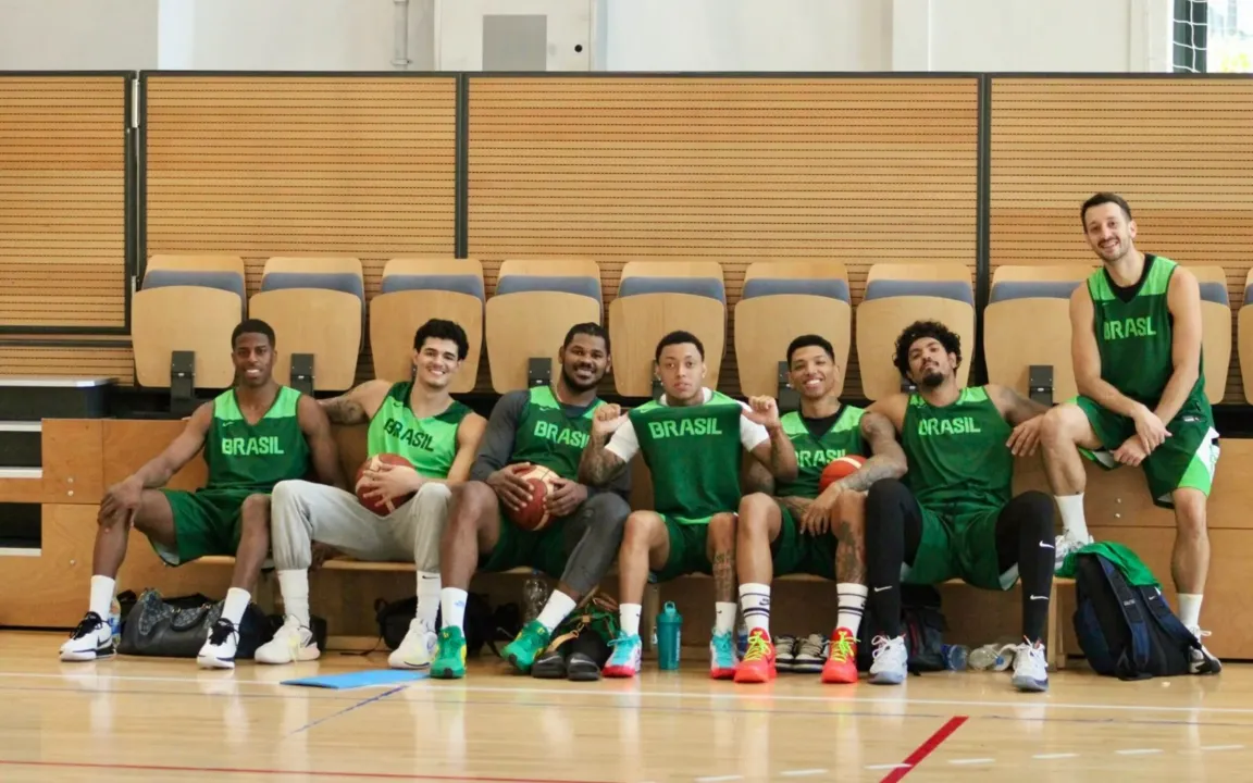 Jogadores do Brasil durante treino